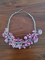 vrolijke ketting met kralen en bedeltjes roze, Overige materialen, Verstelbaar, Ophalen of Verzenden, Zo goed als nieuw