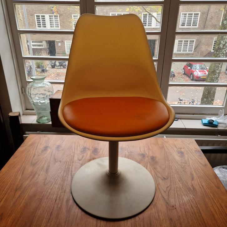 Eero Saarinen Tulip Stoel Replica - Oranje/Wit, Huis en Inrichting, Stoelen, Ophalen