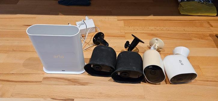 Netgear Arlo set: Homebase + 4 camera's (1 mogelijk defect), Audio, Tv en Foto, Videobewaking, Gebruikt, Buitencamera, Ophalen of Verzenden