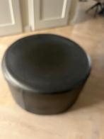 Poef / tafel / bijzet leer Donker bruin tegen zwart, Huis en Inrichting, Banken | Voetenbanken en Poefen, Ophalen, Gebruikt, Rond