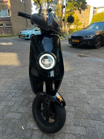 Niu m+ sport brommer beschikbaar voor biedingen