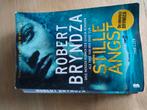 Robert Bryndza - Stille angst, Boeken, Gelezen, Robert Bryndza, Ophalen of Verzenden, Nederland