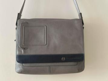 Piquadro Messenger leder schoudertas. beschikbaar voor biedingen