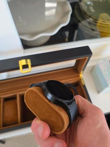 Samsung watch 4 40mm zwart beschikbaar voor biedingen