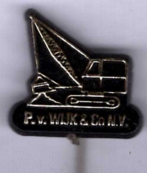 P. v. Wijk & Co n.v. zwart plastic draglines speldje( E_240), Verzamelen, Speldjes, Pins en Buttons, Zo goed als nieuw, Speldje of Pin