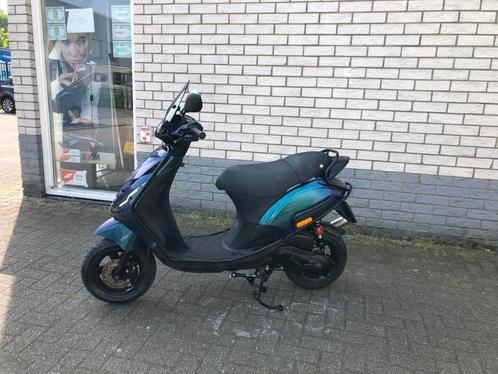 LEUKE PIAGGIO ZIP SP 45 4-TAKT MAT ZWART BROM  BJ2017 6000KM, Fietsen en Brommers, Scooters | Piaggio