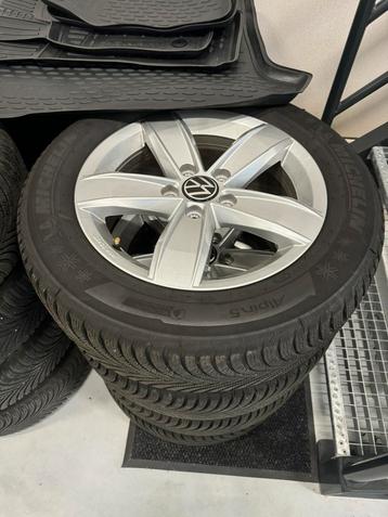 ORGINELE VOLKSWAGEN VELGEN MET WINTERBANDEN MICHELIN 17" beschikbaar voor biedingen