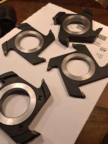 Nieuwe freeskoppen voor de houtbewerking.  beschikbaar voor biedingen