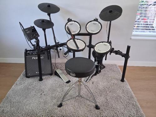 Mooie Roland TD-07 KV set inclusief PM 100 versterker., Muziek en Instrumenten, Drumstellen en Slagwerk, Zo goed als nieuw, Roland