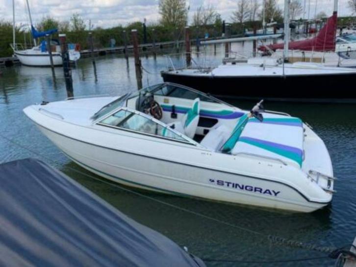 Speedboot Stingray, Watersport en Boten, Speedboten, Gebruikt, 3 tot 6 meter, Benzine, 120 tot 200 pk, Polyester, Binnenboordmotor