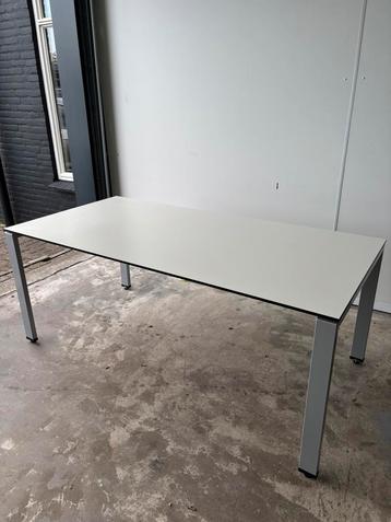 Stevig wit bureau 180x90 cm, als nieuw, top voor thuiswerken