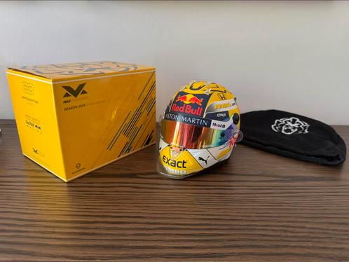 F1 1/18 - 1/2 helm helmet Verstappen Leclerc Vettel Sainz, Verzamelen, Automerken, Motoren en Formule 1, Zo goed als nieuw, Formule 1