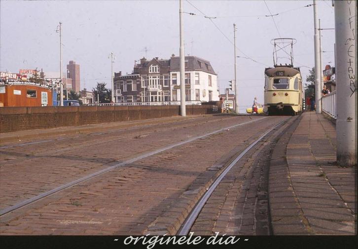 h1063: dia van HTM PCC 1223, Den Haag, Zieken, '80s, Verzamelen, Spoorwegen en Tramwegen, Gebruikt, Tram, Kaart of Prent, Ophalen of Verzenden
