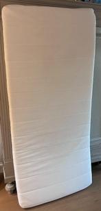 Traagschuim matras met beschermhoes en lattenbodem Viola, Huis en Inrichting, Slaapkamer | Matrassen en Bedbodems, Ophalen, 90 cm
