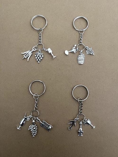 4 verschillende sleutelhangers wijn glas druif wijnfles....., Verzamelen, Sleutelhangers, Nieuw, Overige typen, Ophalen of Verzenden