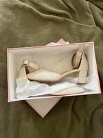 Pumps Notre V, Kleding | Dames, Trouwkleding en Trouwaccessoires, Ophalen of Verzenden, Zo goed als nieuw, Wit, Schoenen