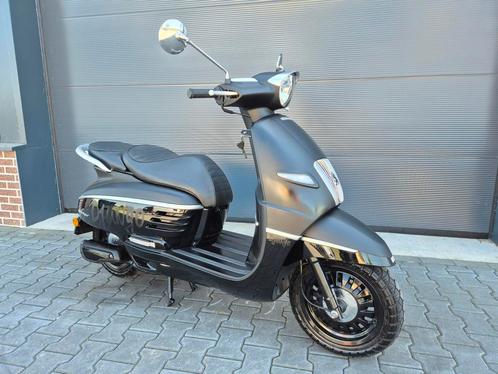 Peugeot Django 4T 50cc Euro 5 Bromscooter 9965 km BJ 2023, Fietsen en Brommers, Scooters | Peugeot, Zo goed als nieuw, Overige modellen