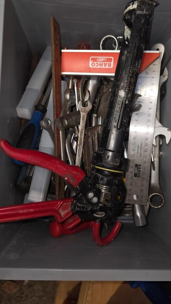 Gereedschapskist met schroevendraaiers en blokschaaf, Doe-het-zelf en Verbouw, Gereedschap | Handgereedschap, Gebruikt, Ophalen of Verzenden