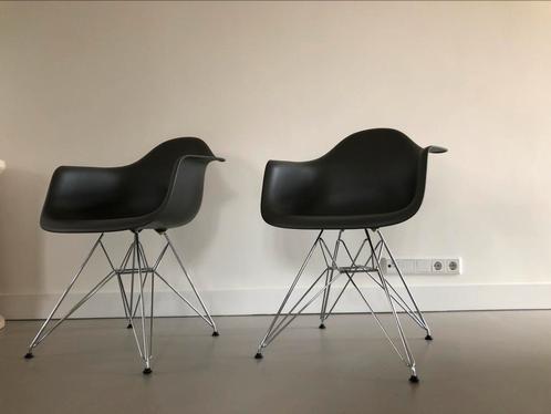 Vitra Eames kuipstoelen zwart dar chroom, Huis en Inrichting, Stoelen, Twee, Ophalen of Verzenden