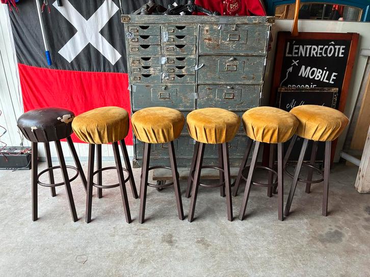 Vintage Barkrukken Set, Huis en Inrichting, Barkrukken, Gebruikt, 60 tot 90 cm, Hout, 5 krukken of meer, Met voetsteun, Ophalen