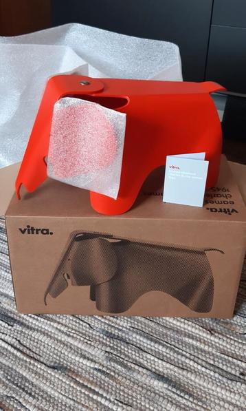 Vitra Eames Elephant rood small beschikbaar voor biedingen