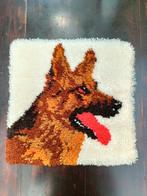 Vintage klink haak tapijt knoopkussen hond, Bruin, Vierkant, Ophalen of Verzenden, Zo goed als nieuw