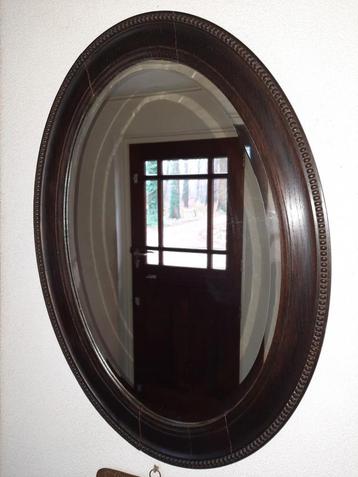 Ovale spiegel met houten rand 