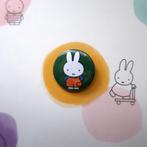 Nijntje Miffy 25MM Konijntje Pin Button Badge Broche, Verzamelen, Speldjes, Pins en Buttons, Verzenden, Nieuw, Dier of Natuur