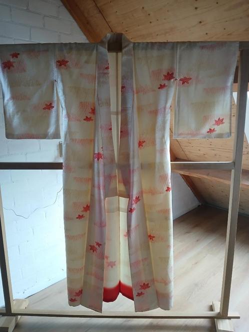 Traditionele Japanse Kimono white momiji, Antiek en Kunst, Antiek | Kleding en Accessoires, Ophalen of Verzenden