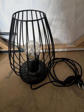 Mooie nachtkastje Lamp beschikbaar voor biedingen