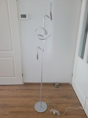 Design Vloerlamp Zilver Krisscross LED Dimmer beschikbaar voor biedingen