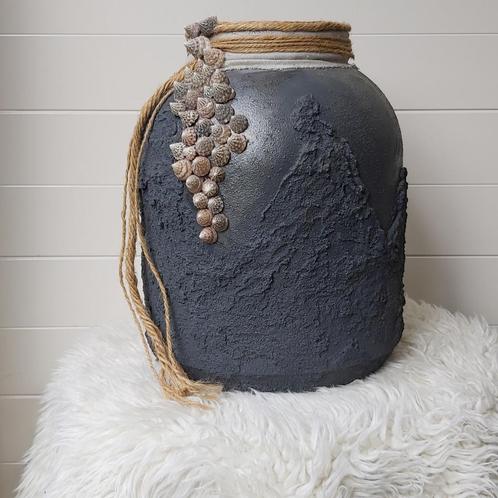 Grote plantenpot vaas stoere uitvoering grijs met schelpen, Huis en Inrichting, Woonaccessoires | Overige, Nieuw, Ophalen of Verzenden
