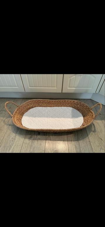Mozesmandje met matras beschikbaar voor biedingen