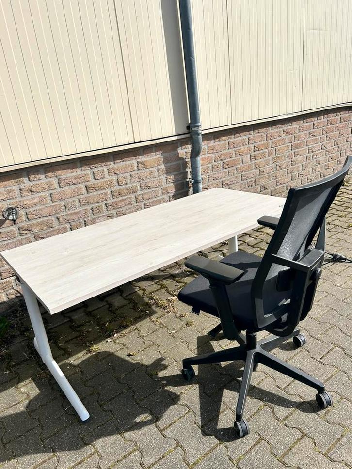 Ahrend elektrisch bureau 80x160, ergonomische bureaustoel, Huis en Inrichting, Bureaus, Zo goed als nieuw, In hoogte verstelbaar