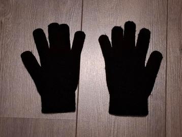 Hema Handschoenen Maat 146/164 beschikbaar voor biedingen