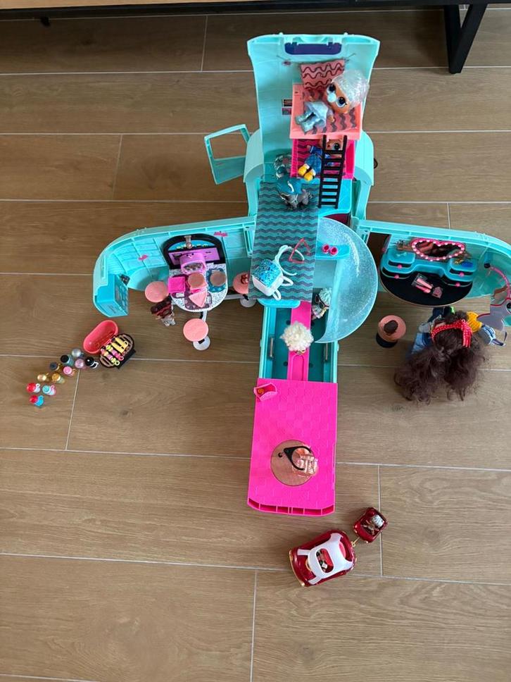 LOL Surprise Camper met accessoires en poppetjes, Kinderen en Baby's, Speelgoed | Overig, Zo goed als nieuw, Meisje, Ophalen