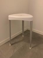 Compacte in hoogte instelbare douchestoel/kruk - wit, Huis en Inrichting, Badkamer | Badkamermeubels, Ophalen, Overige typen, 50 tot 100 cm