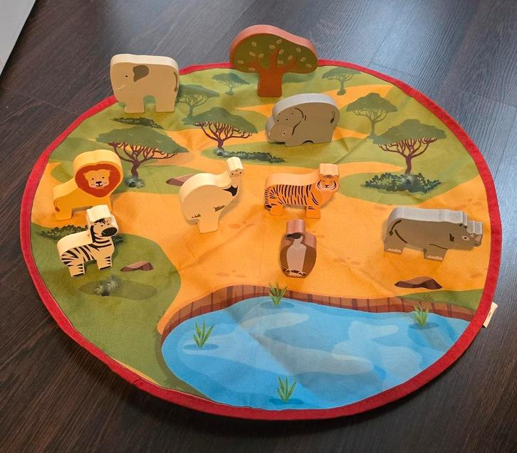 Houten dieren speelset met speelmat, Kinderen en Baby's, Speelgoed | Houten speelgoed, Zo goed als nieuw, Overige typen, Ophalen of Verzenden