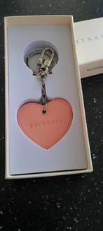 Suitsuit Sleutelhanger Roze - Nieuw in Geschenkdoos, Ophalen of Verzenden, Nieuw, Merk