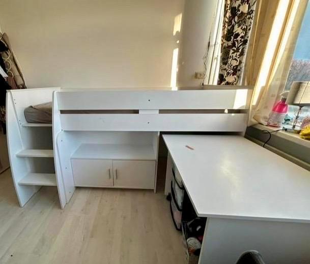 Mooie witte hoogslaper met bureau en kast, Kinderen en Baby's, Kinderkamer | Stapelbedden en Hoogslapers, Zo goed als nieuw, Hoogslaper