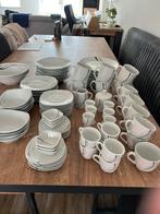 Heel veel delige Van Well porseleinen servies, Huis en Inrichting, Keuken | Servies, Ophalen, Porselein, Overige stijlen, Kop(pen) en/of Schotel(s)