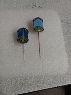 2 stuks speldjes van De Pyramide ,in Austerlitz., Verzamelen, Speldjes, Pins en Buttons, Ophalen of Verzenden