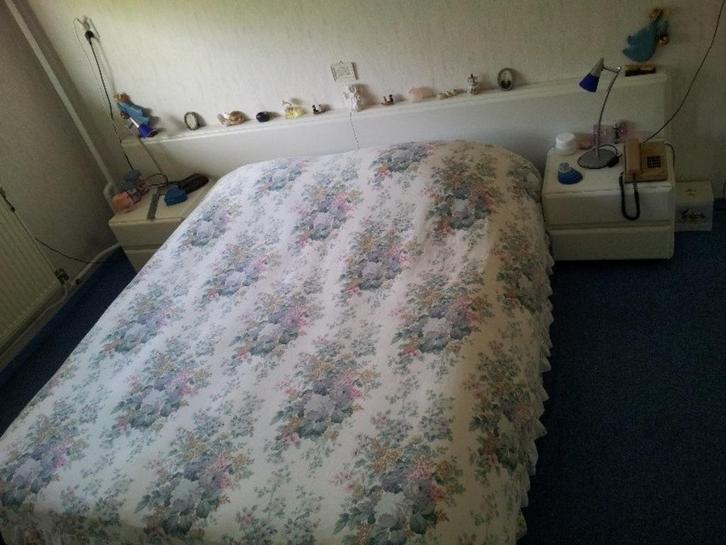 2 Persoons bed van Pasideon., Huis en Inrichting, Slaapkamer | Boxsprings, Zo goed als nieuw, 180 cm, 200 cm, Tweepersoons, Wit