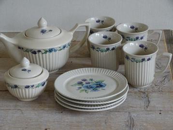 Servies, Jet (by Ter Steege), BRAMEN EN VIOOLTJES, z.g.a.n. beschikbaar voor biedingen