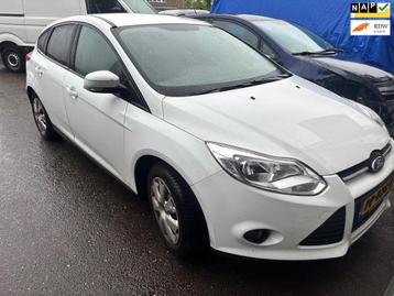 Ford Focus 1.0 EcoBoost Lease Trend d.riem kapot ! beschikbaar voor biedingen