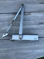 Deurdranger Ryobi, Doe-het-zelf en Verbouw, Hang- en Sluitwerk, Ophalen of Verzenden, Gebruikt, IJzer, Overige typen