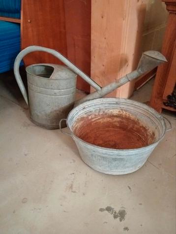 Oude Zinken Teil en Gieter Set beschikbaar voor biedingen