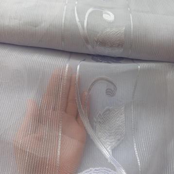 Vitrage met haakjes  3,5 meter breed .Kant en klaar  beschikbaar voor biedingen