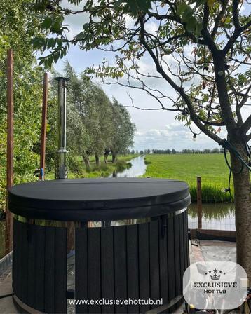 Exclusieve hottub met geintegreerde kachel beschikbaar voor biedingen