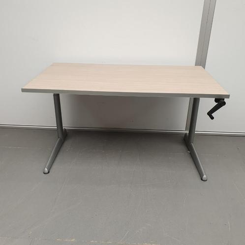 Ahrend 500 slingerbureau - 140x80 cm, Huis en Inrichting, Bureaus, Gebruikt, Bureau, In hoogte verstelbaar, Ophalen